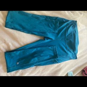 Blue lulu lemon leggings with pocket